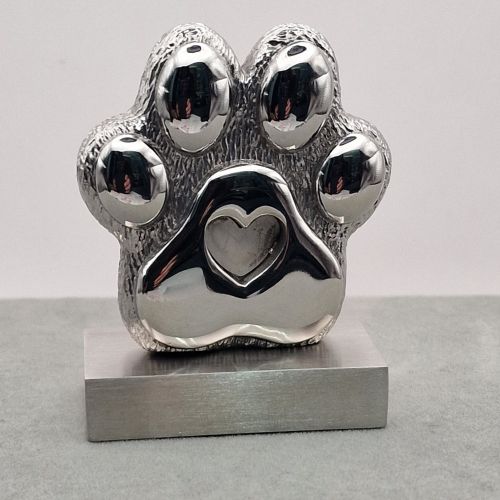 Pawprint memorial ornament with space for resin
